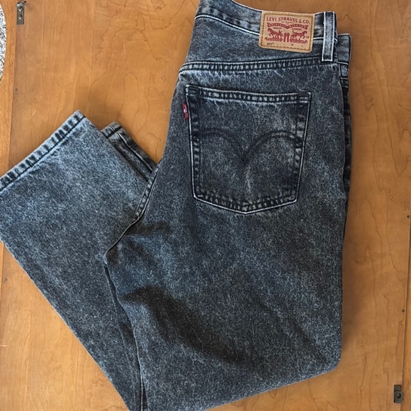 Levi's 501 Cropped  Black Jeans - Picture 1 of 6